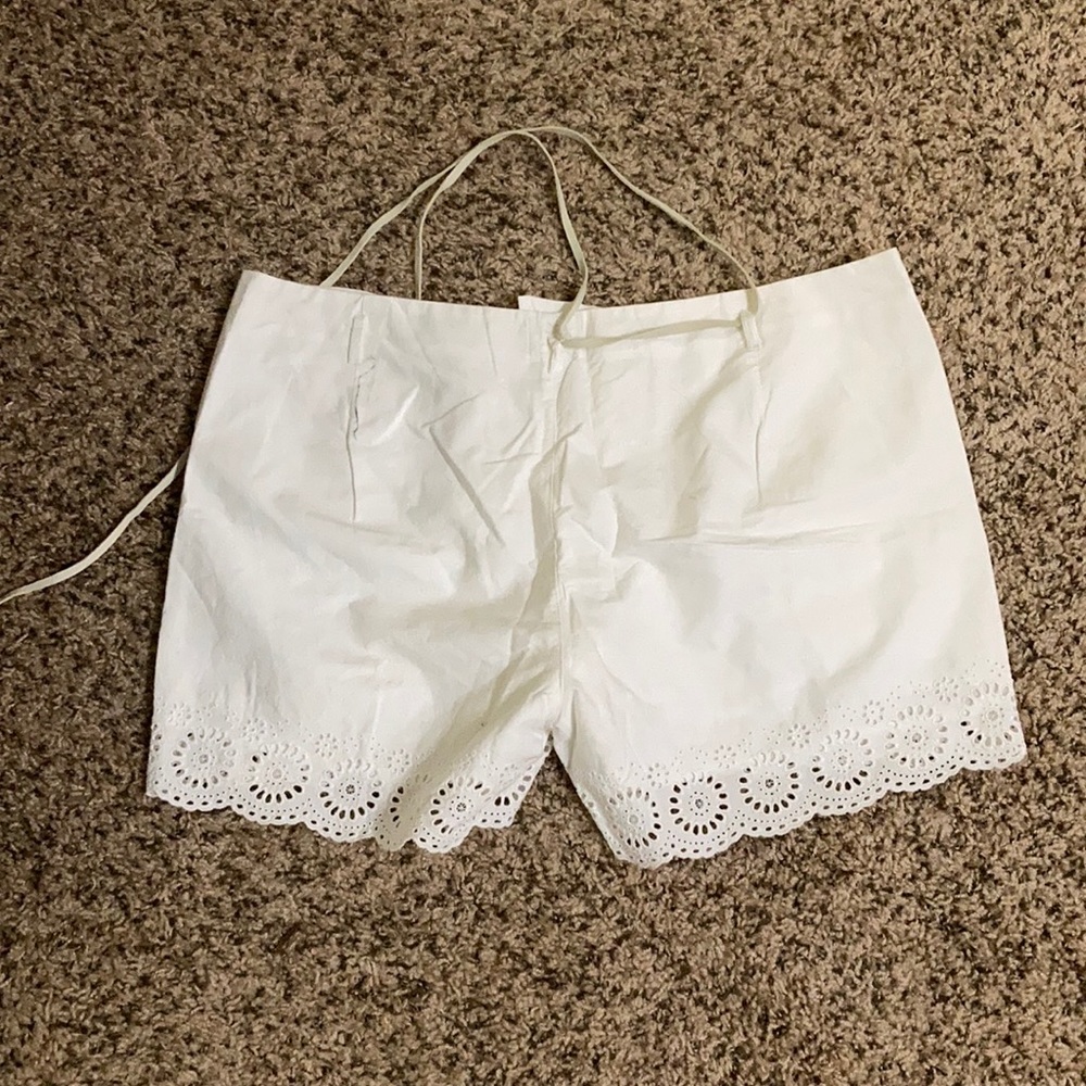 White cotton shorts - Picture 2 of 3